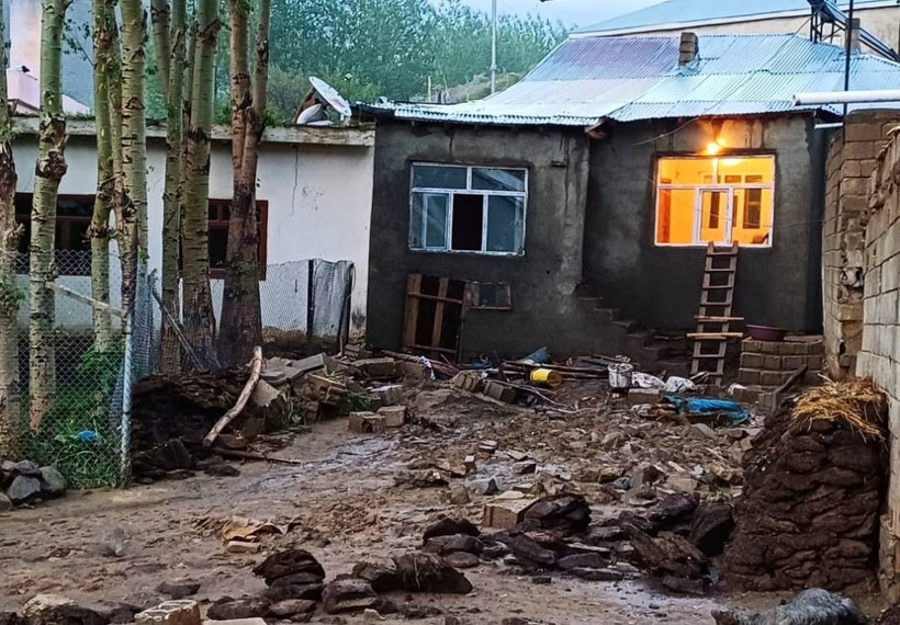 Van'da sağanak: 52 hayvan öldü, tarım alanları zarar gördü - Resim: 1